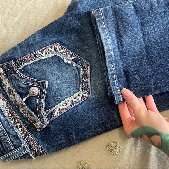 MissMe Jeans
Size 29
33.5 inch inseam
Good condition - Picture 2 of 7